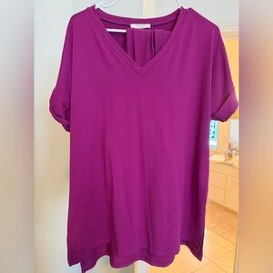 Zenana Outfitters Magenta V-Neck Short Sleeve Tee